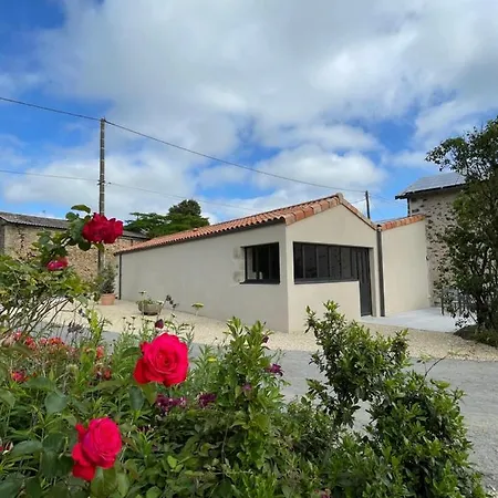 Gite De La Foye - Le Lilas Combrand Exterior photo